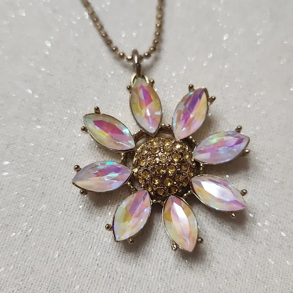 Betsey Johnson Daisy Pendant - Picture 5 of 6
